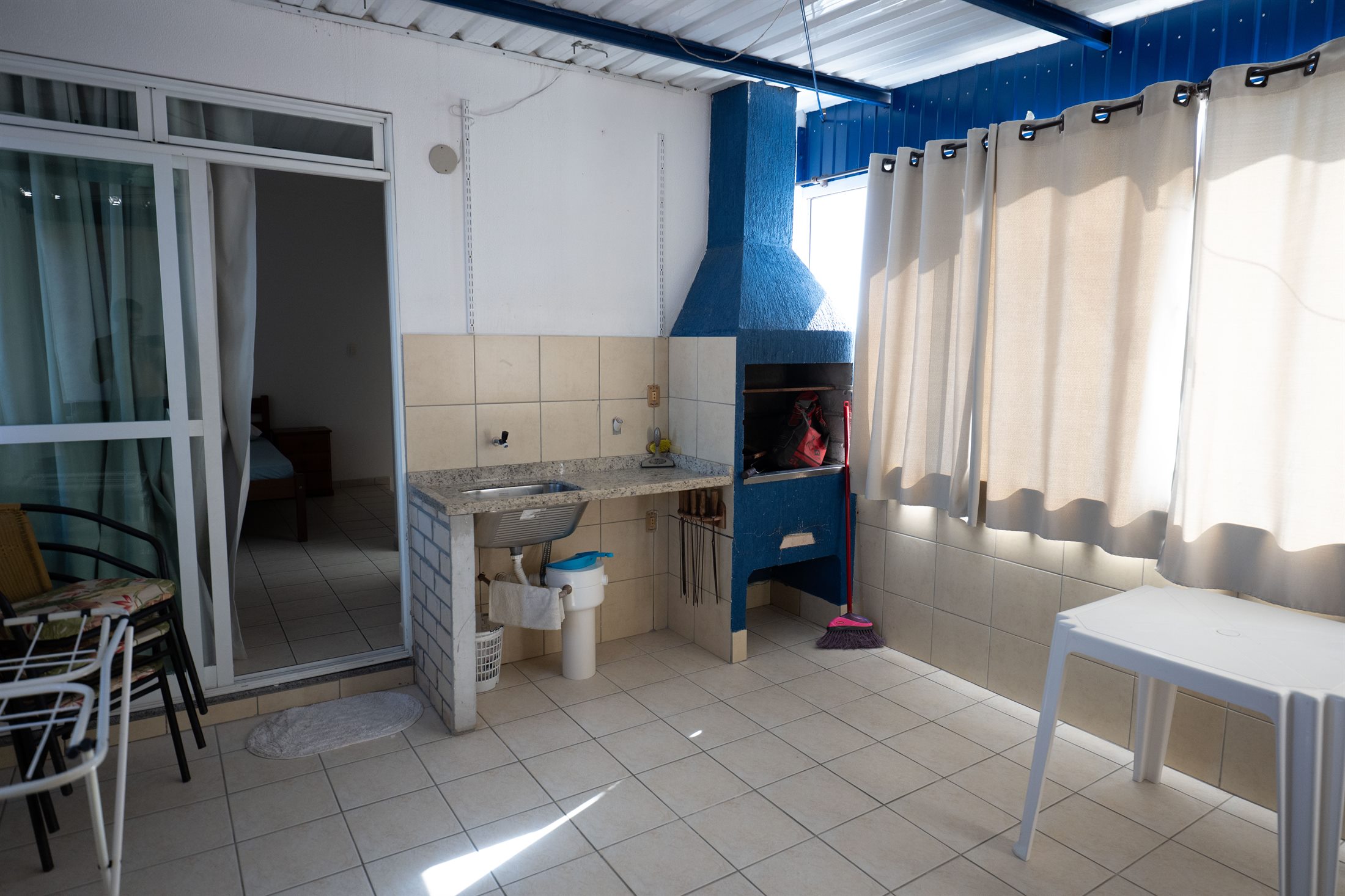 Área externa com churrasqueira do Tarot Residence